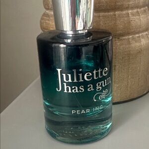 Juliette has a gun PEAR INC